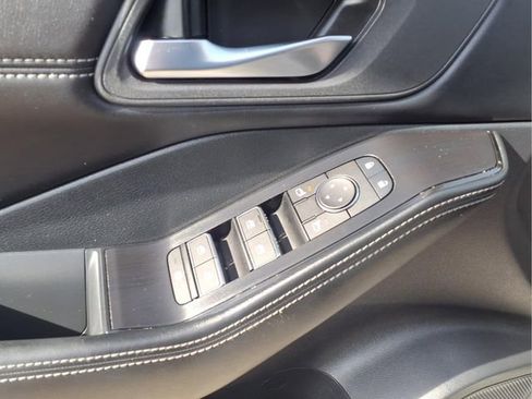 Used 2024 Nissan Rogue SL image 21