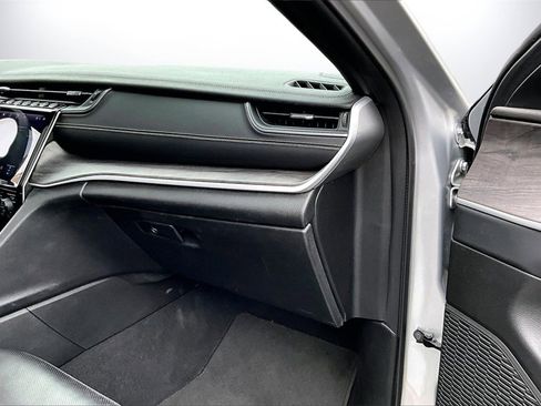 Certified 2024 Jeep Grand Cherokee L Limited w/ Luxury Tech Group II image 21