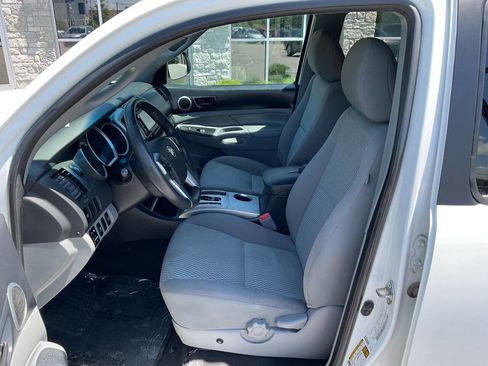 Used 2014 Toyota Tacoma 4x4 Double Cab w/ SR5 Package image 13