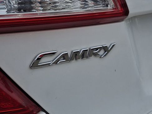 Used 2013 Toyota Camry LE image 30