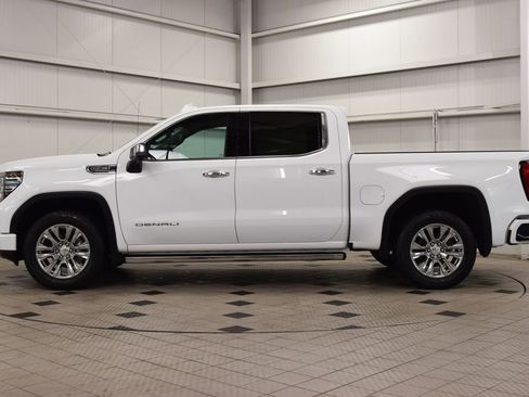 Used 2023 GMC Sierra 1500 Denali w/ Technology Package AWD/4WD image 4