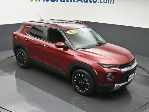 Used 2023 Chevrolet TrailBlazer LT FWD image 3