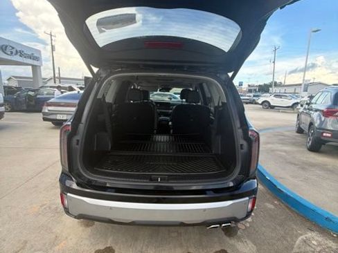 Used 2023 Kia Telluride EX w/ EX Captain's Chair Package FWD image 25