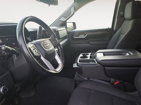 Used 2024 GMC Sierra 1500 SLE image 9