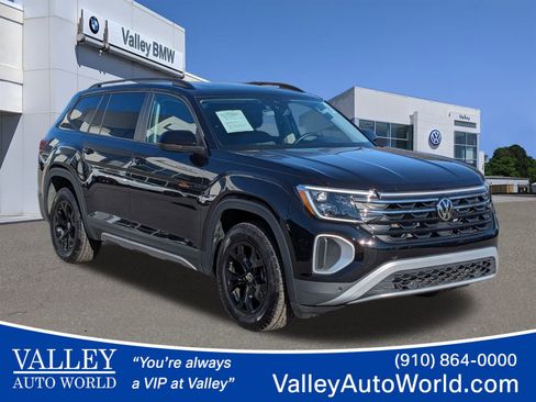 Used 2025 Volkswagen Atlas Peak Edition SE image 1