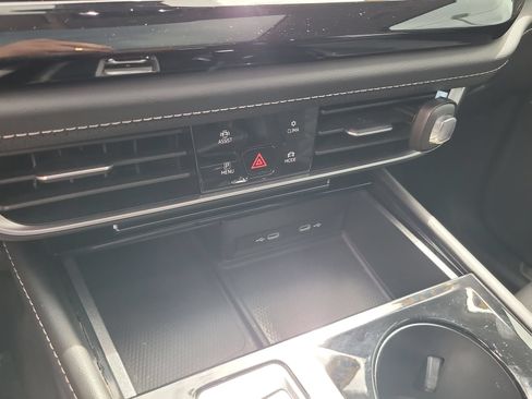Used 2024 Volkswagen Atlas SE FWD image 23