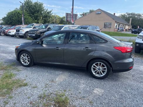 Used 2015 Ford Focus SE FWD image 9