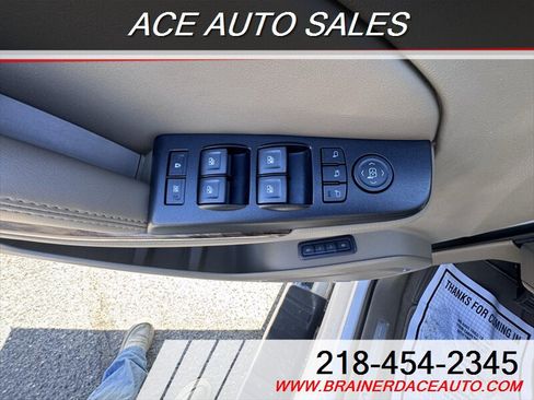 Used 2019 GMC Yukon XL SLT w/ HD Trailering Package AWD/4WD image 14
