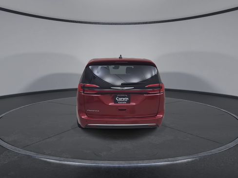 Certified 2024 Chrysler Pacifica Touring-L FWD image 15