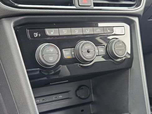 Used 2024 Volkswagen Taos SE image 22