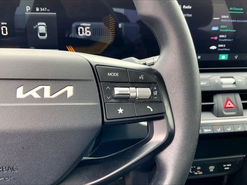 Used 2025 Kia K4 FWD image 25