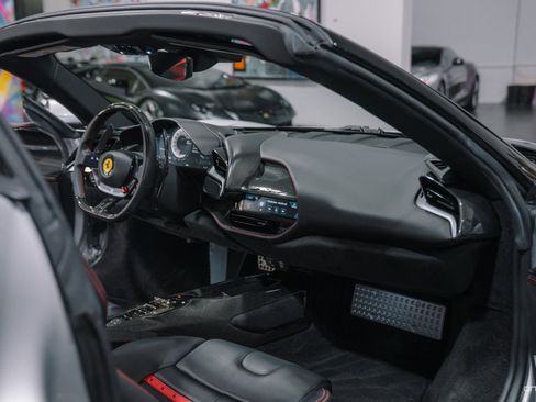 Used 2022 Ferrari SF90 Spider image 2
