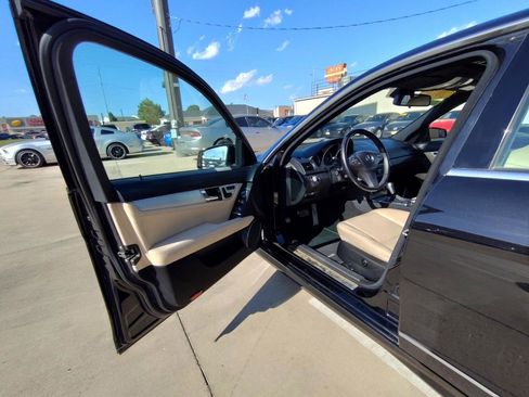 Used 2010 Mercedes-Benz C 300 Sedan image 13
