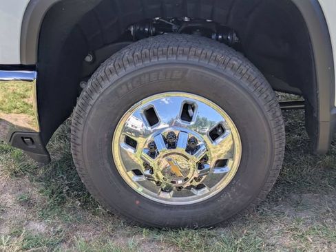 New 2026 Chevrolet Silverado 3500 LT w/ All Star Edition AWD/4WD image 7