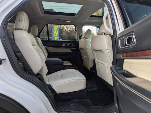 Used 2018 Ford Explorer Platinum AWD/4WD image 42
