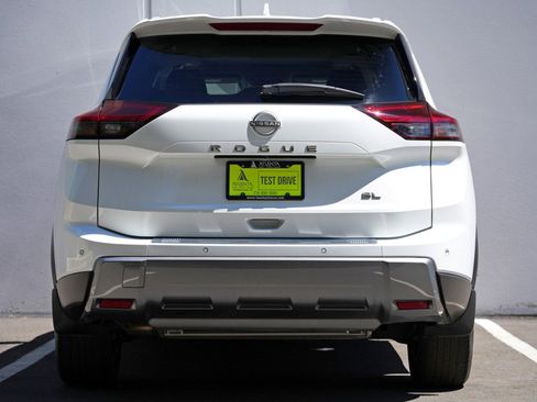Used 2024 Nissan Rogue SL w/ SL Premium Package FWD image 10