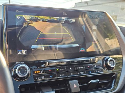 Used 2021 Toyota Highlander Platinum image 25