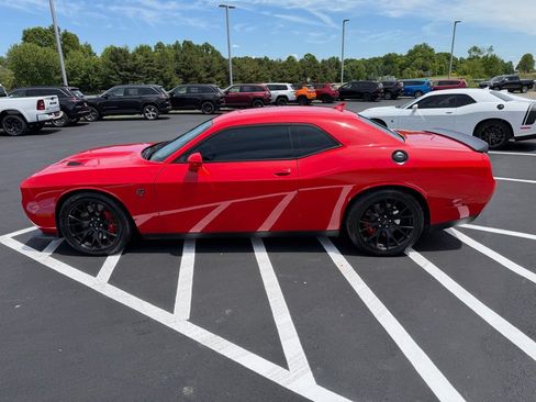 Used 2015 Dodge Challenger SRT Hellcat RWD image 7