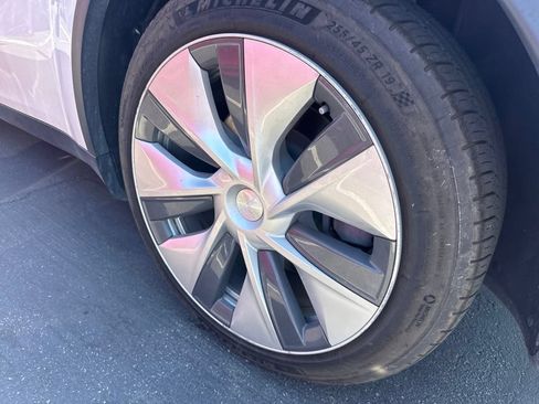 Used 2021 Tesla Model Y Long Range AWD/4WD image 7