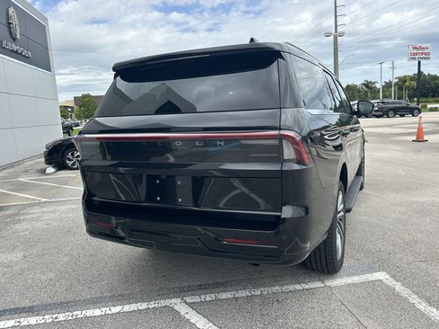 New 2026 Lincoln Navigator Premiere AWD/4WD image 7