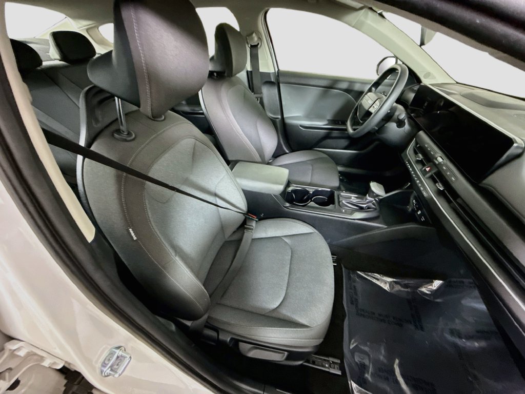 Certified 2025 Kia K4 FWD image 29