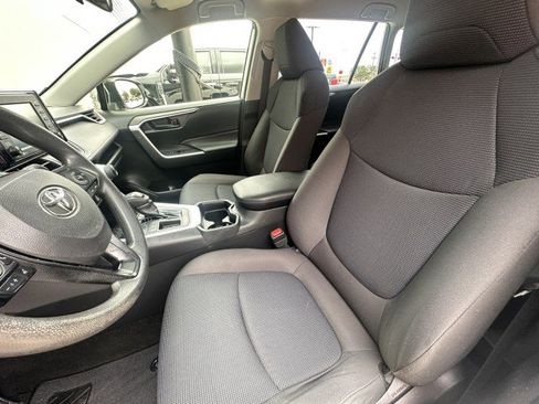 Used 2021 Toyota RAV4 LE FWD image 13