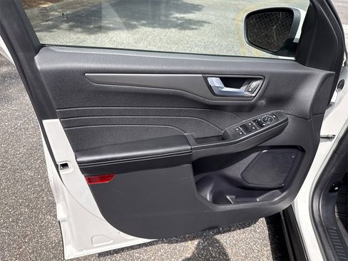 Used 2024 Ford Escape SE image 10