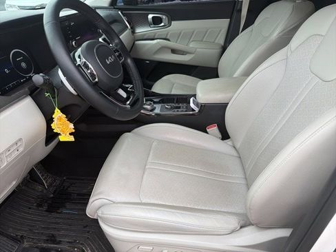 Used 2022 Kia Sorento SX Prestige w/ Panoramic Sunroof Package image 5