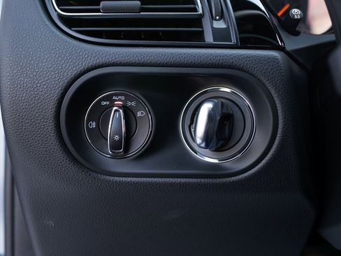 Used 2019 Porsche Macan image 20