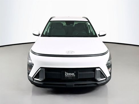 Used 2024 Hyundai Kona SEL AWD/4WD image 3