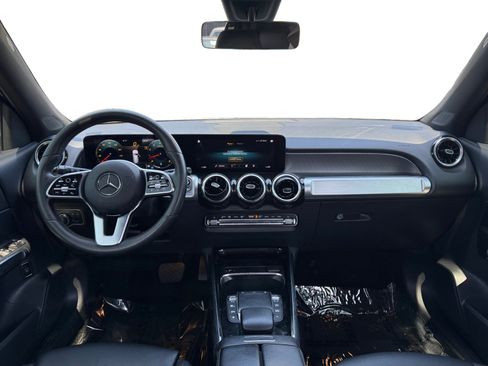 Used 2022 Mercedes-Benz GLB 250 w/ Premium Package Lite image 10