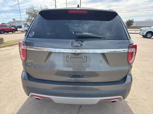 Used 2017 Ford Explorer XLT w/ Equipment Group 201A image 6