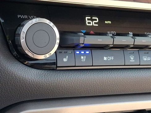 Certified 2025 Toyota Tundra Limited AWD/4WD image 24