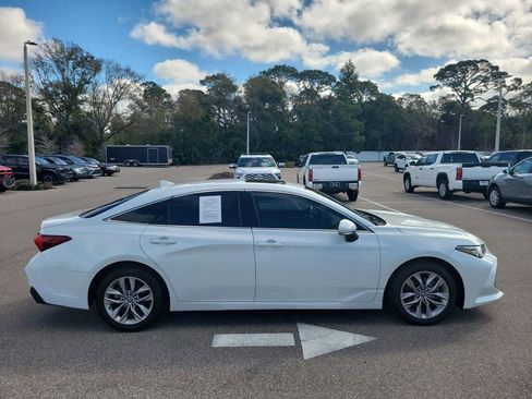 Used 2019 Toyota Avalon XLE w/ Moonroof Package image 4