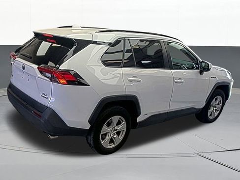 Used 2021 Toyota RAV4 XLE w/ Convenience Package image 5