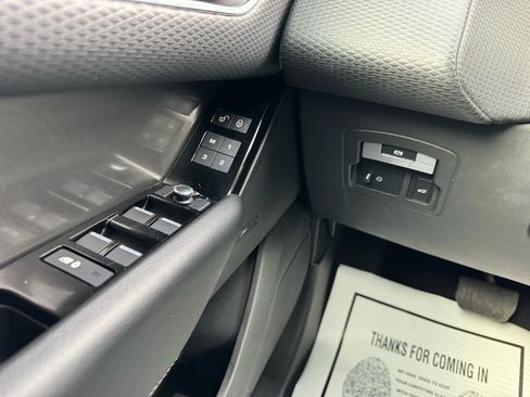 Used 2020 Land Rover Range Rover Velar S image 28