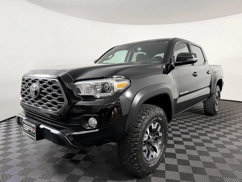 Used 2020 Toyota Tacoma TRD Off-Road w/ Technology Package AWD/4WD image 2