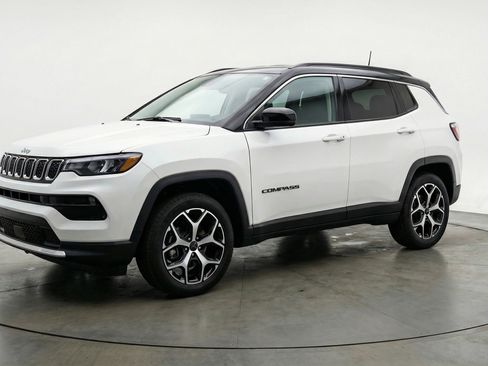 Used 2025 Jeep Compass Limited image 3