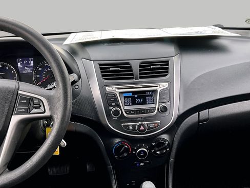 Used 2017 Hyundai Accent SE FWD image 6