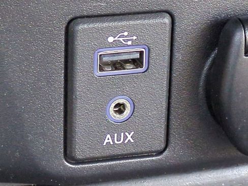 Used 2017 Nissan Rogue SV w/ SV Premium Package image 23