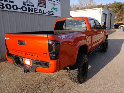 Used 2017 Toyota Tacoma TRD Sport image 3