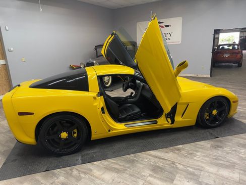 Used 2007 Chevrolet Corvette Coupe w/ Preferred Equipment Group RWD image 19