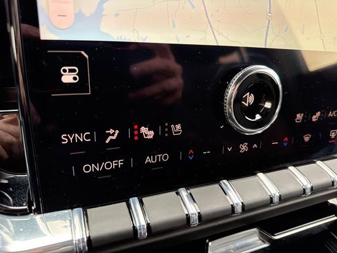 Used 2025 GMC Yukon Denali w/ Denali Reserve Package image 26