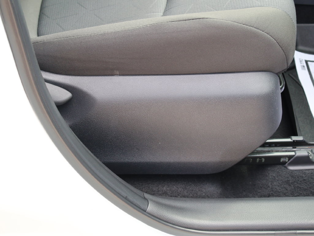 Used 2025 Toyota RAV4 XLE AWD/4WD image 9