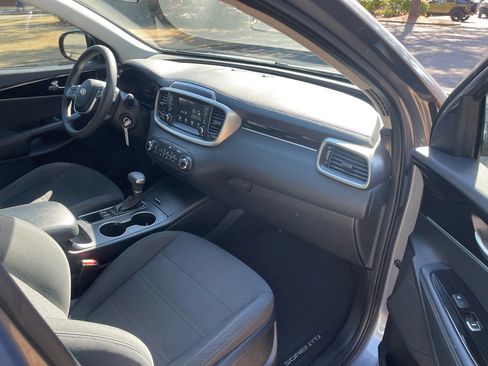 Used 2020 Kia Sorento L FWD image 14