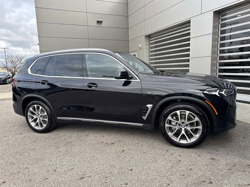 Used 2024 BMW X5 xDrive40i w/ Parking Assistance Package image 8