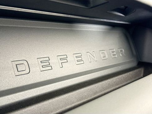 Used 2025 Land Rover Defender 110 X-Dynamic SE image 21