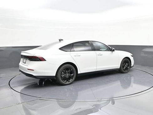 Used 2025 Honda Accord SE image 13