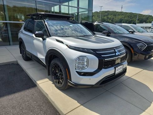 Used 2025 Mitsubishi Outlander AWD image 7
