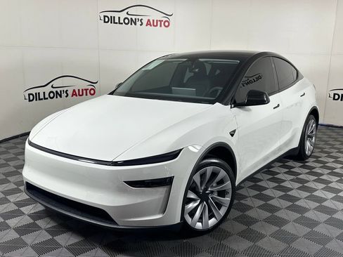 Used 2026 Tesla Model Y AWD image 1